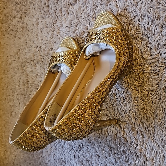 Shoes - Picture 1 of 3